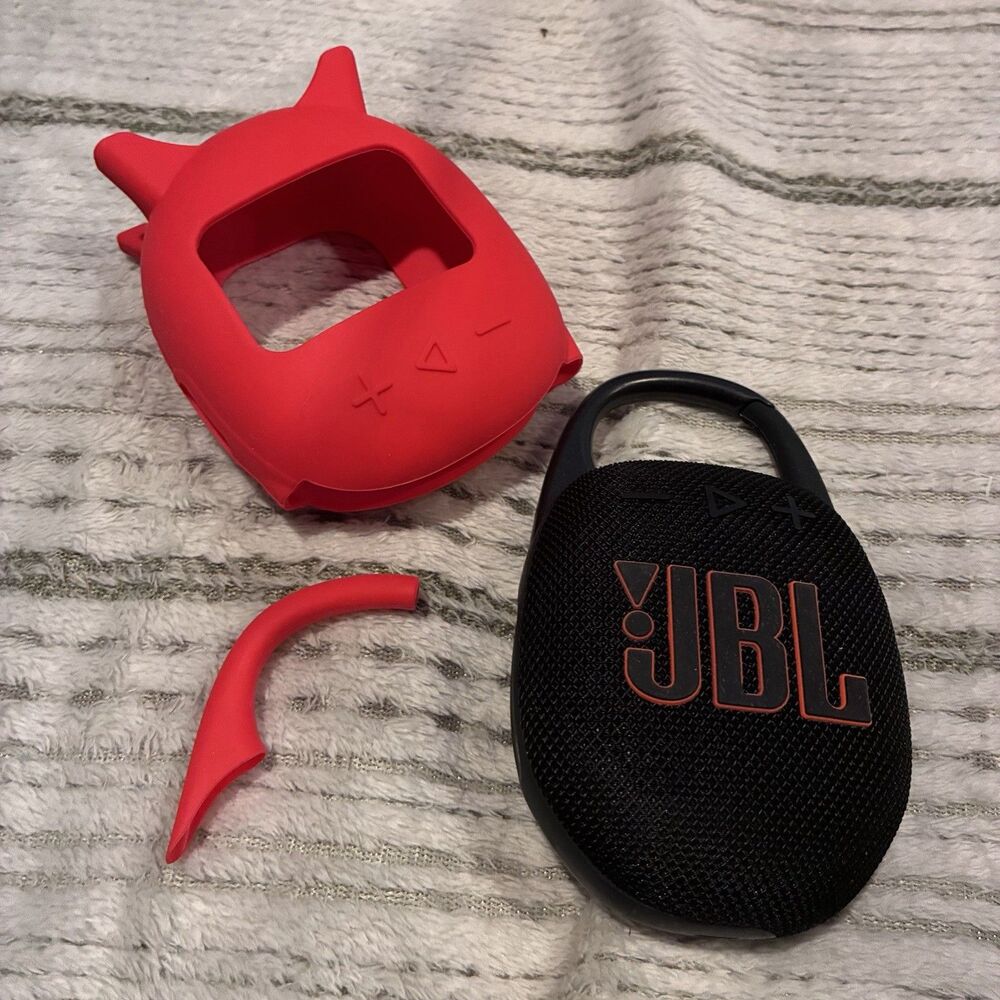 JBL Clip 5 Portable Wireless Bluetooth Speaker Black With Silicone Cover + USB